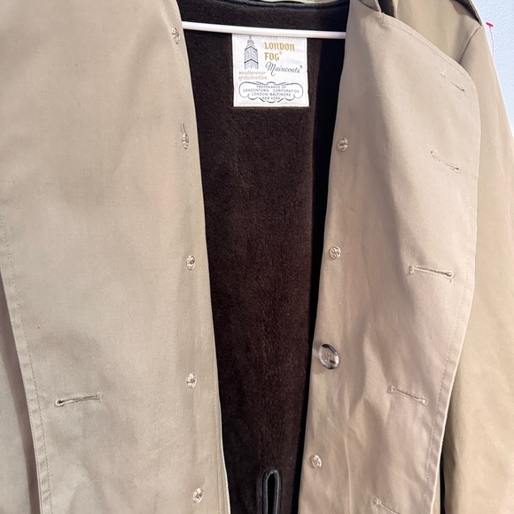 Classic Tan Double-Breasted Trench Coat - Picture 5 of 6